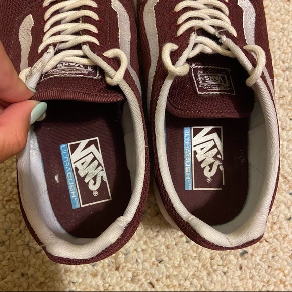 Vans - Picture 6 of 9